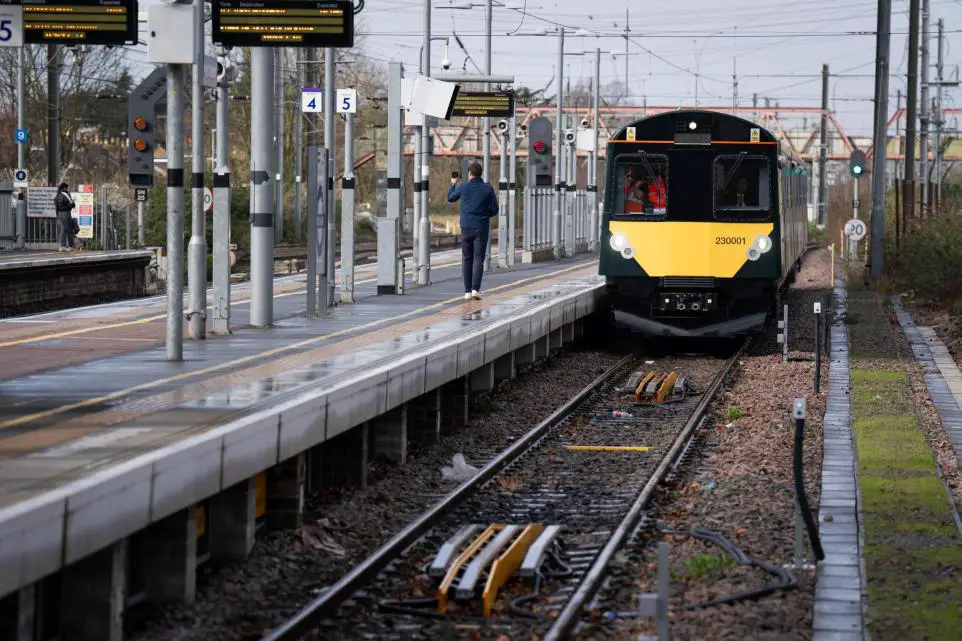 All Lines Between London Paddington And Reading Are Now Open