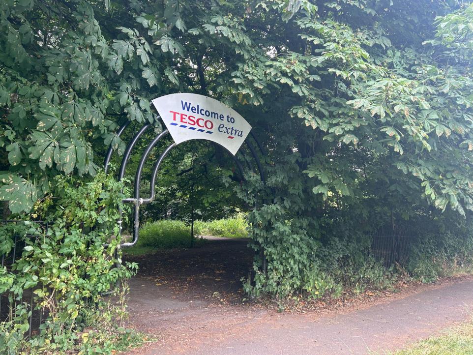 Jurassic Park Riverside Tesco's Napier Road Goes Viral On Twitter