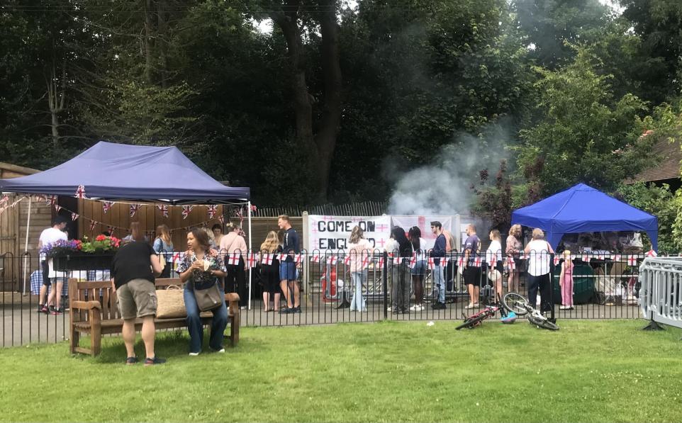 Broomhall Bbq Raises £2000 For Sunningdale Pre School