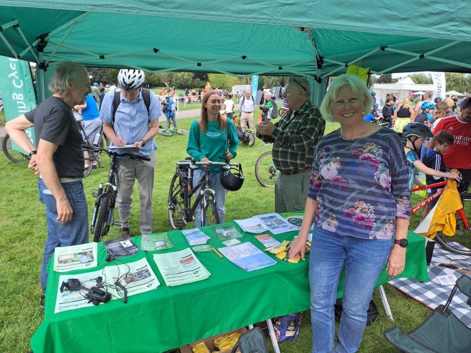 Reading Road Network Defended With New Bus And Cycle Lanes