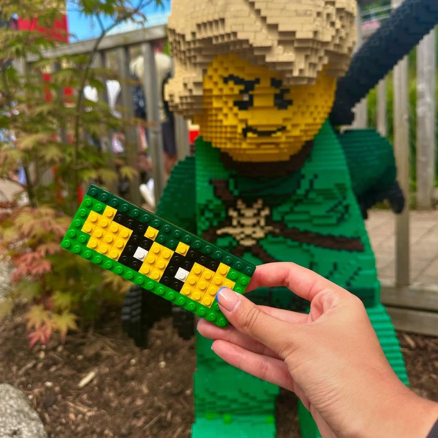 green lego guy
